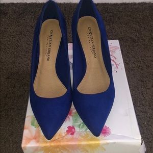 Dark blue suede pumps